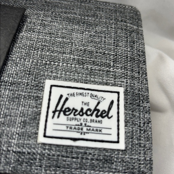 The Herschel Supply Company Gordon Peacoat  Black and Gray  white card Holder - Picture 9 of 9